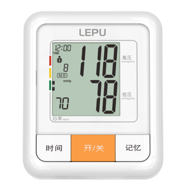 乐普 老人使用血压计