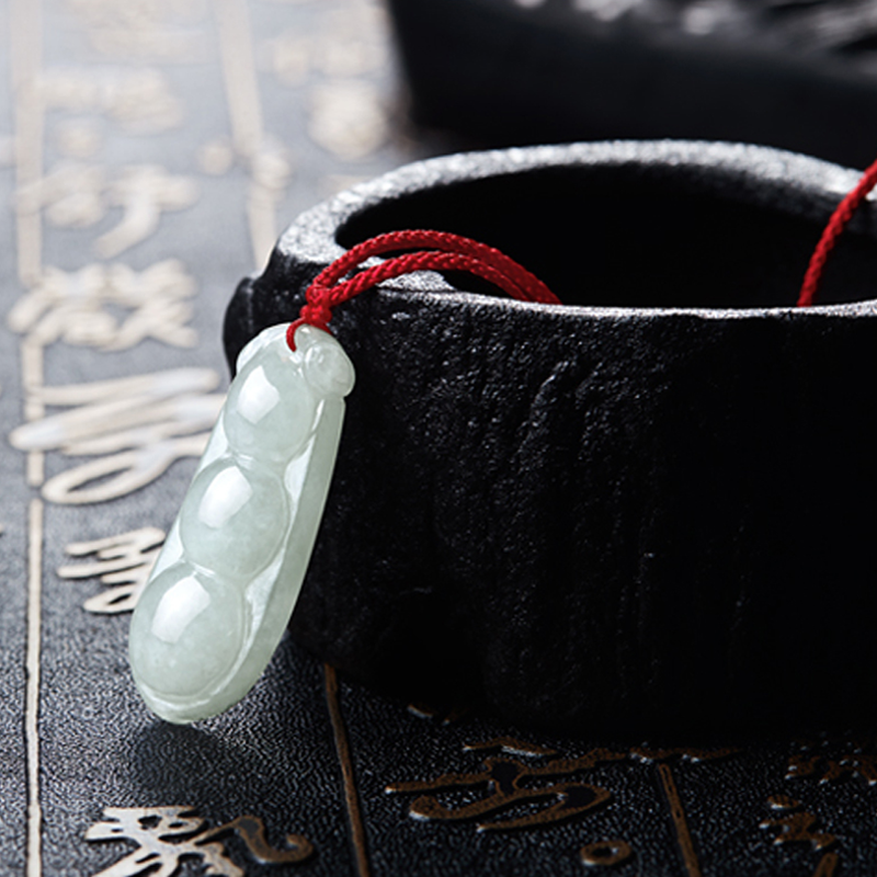 周大福 温润轻盈翡翠吊坠