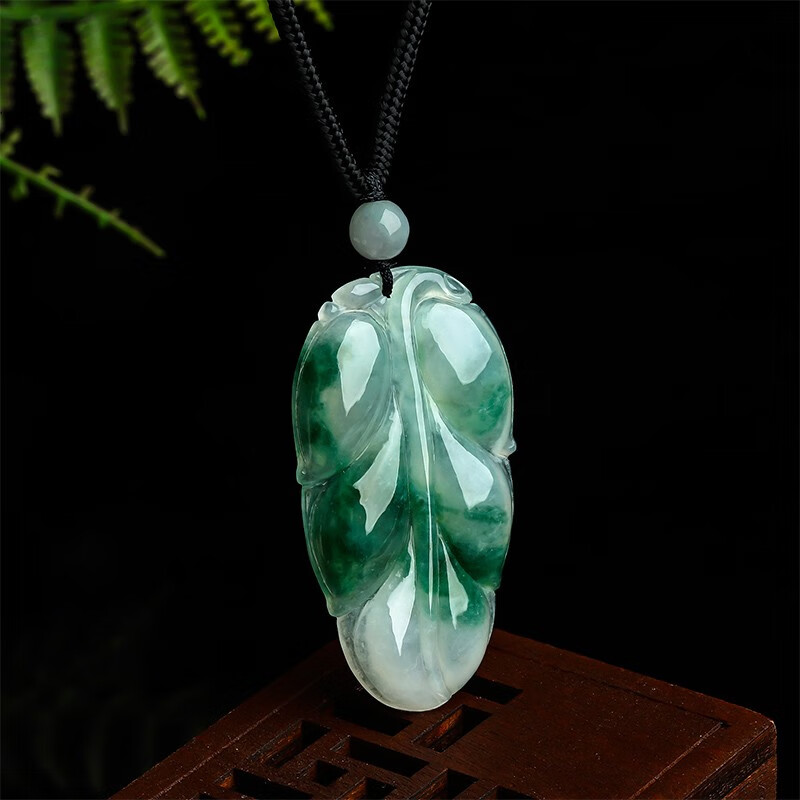周六福 满绿叶子翡翠吊坠