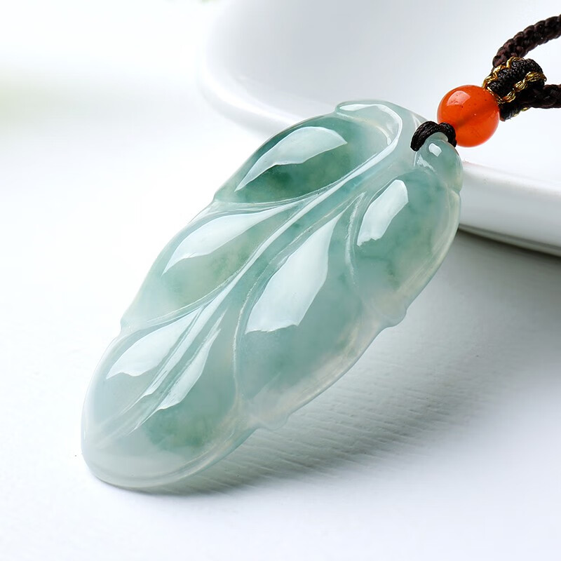 珍唯伊 简洁灵动翡翠吊坠