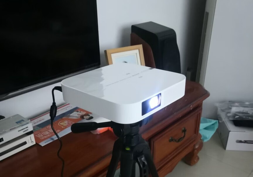 极米Z6哈家用投影仪，哈曼卡顿变身音箱听音乐