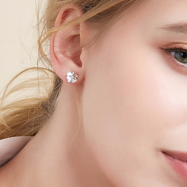 唯一银 四叶草足银耳饰