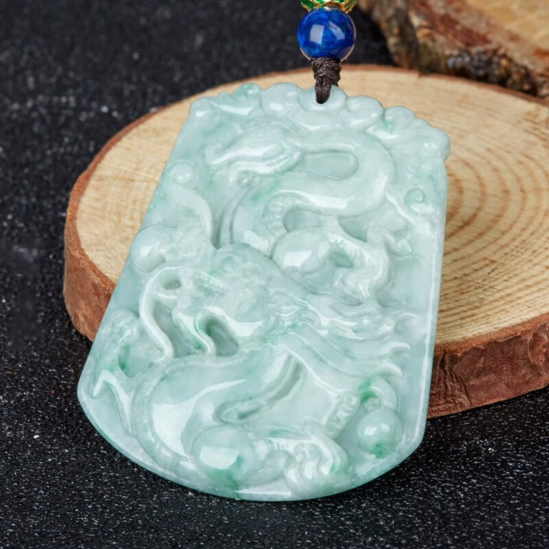 艾选潮品 莹润光洁 翡翠吊坠