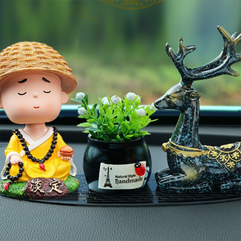 易晟欣 摇头小和尚摆件