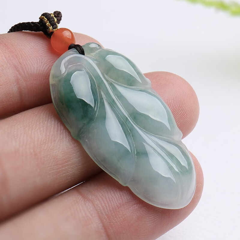 珍唯伊 灵动简洁翡翠吊坠