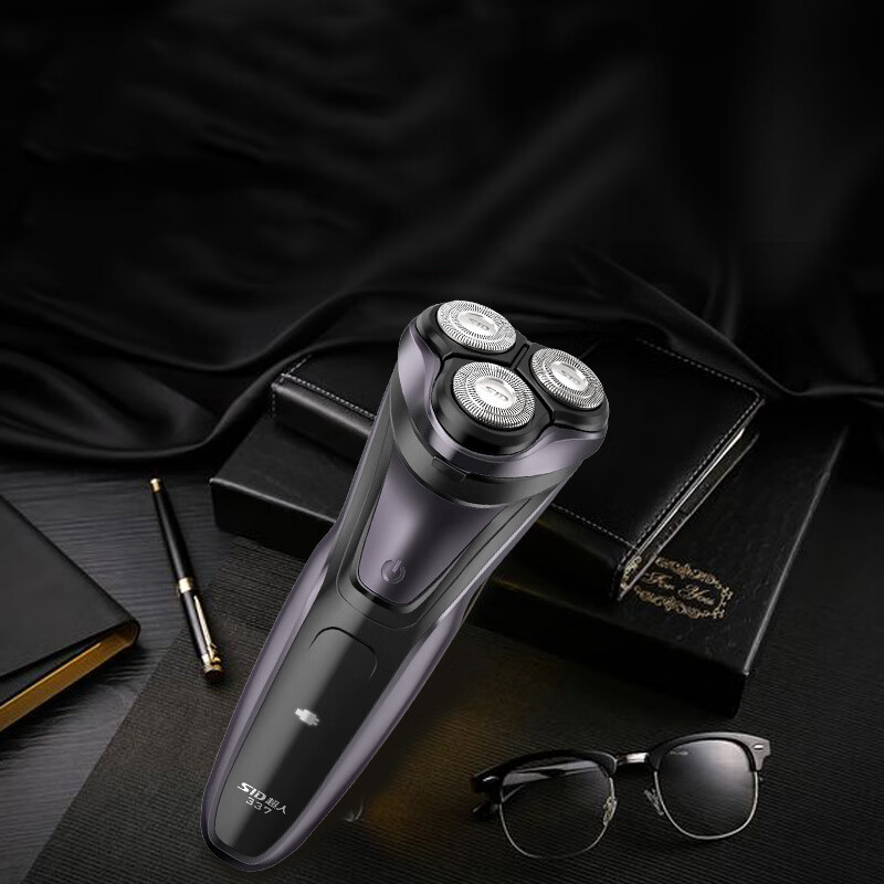 超人 全身水洗电动剃须刀