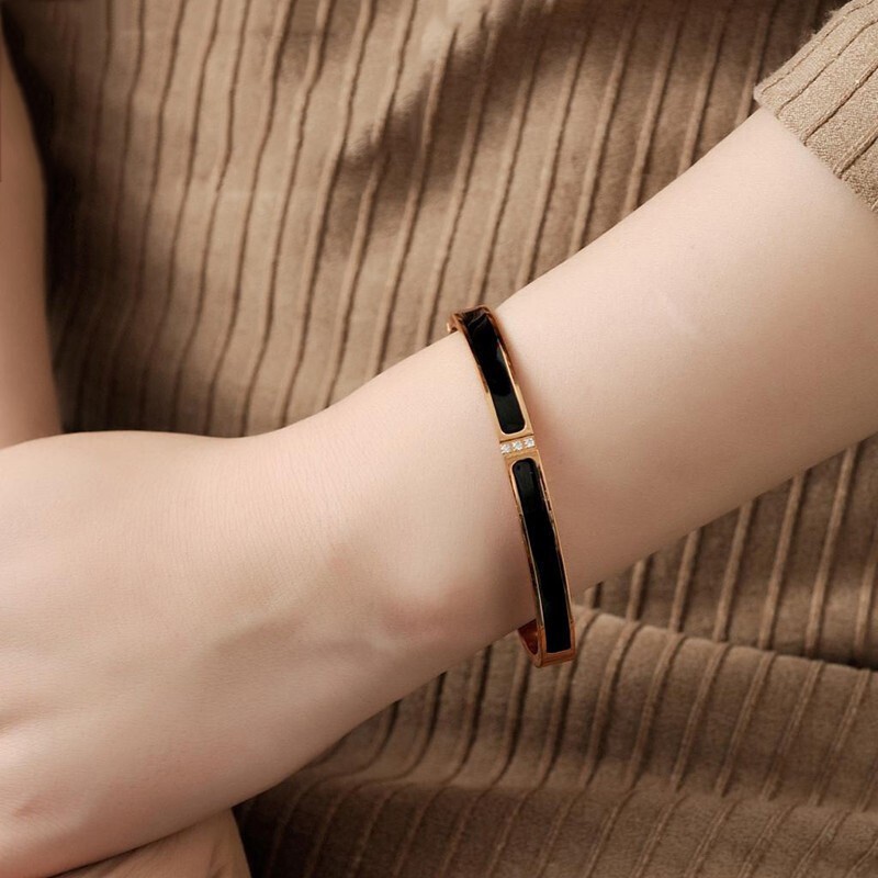 卓尼莎 黑色镶钻钛钢手镯