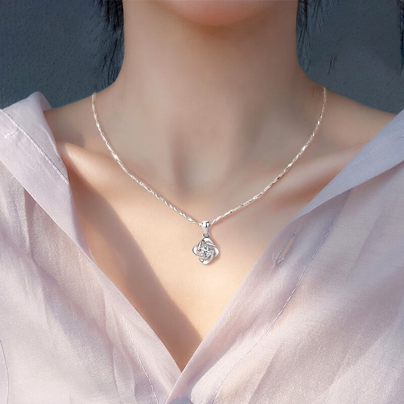 唯一 四叶草银项链