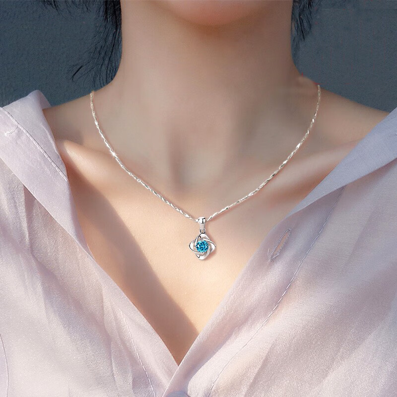 唯一 时尚四叶草银项链