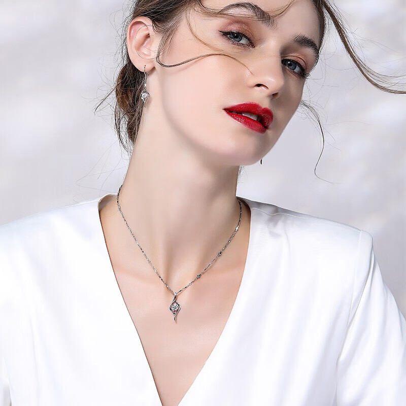 冠带 丘比特造型项链