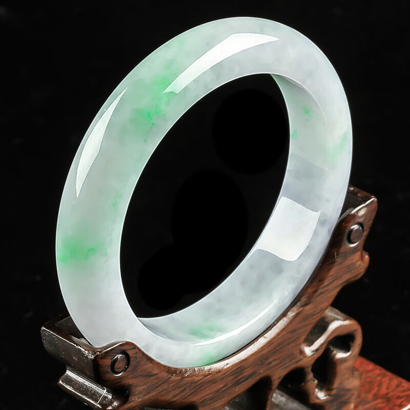 碧玉尊 浅绿飘绿翡翠手镯