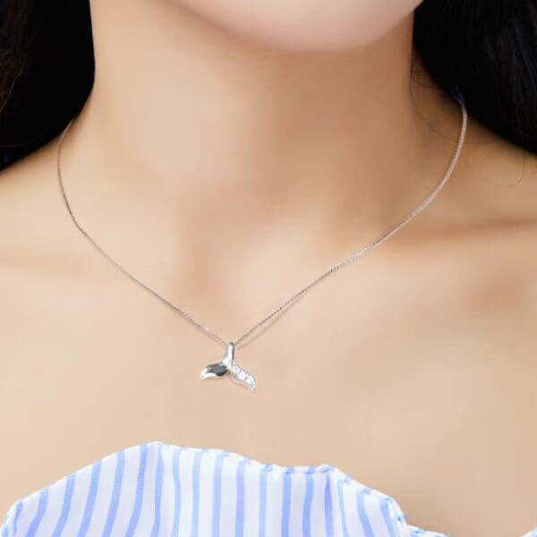 卡蒂罗闪亮锆石项链