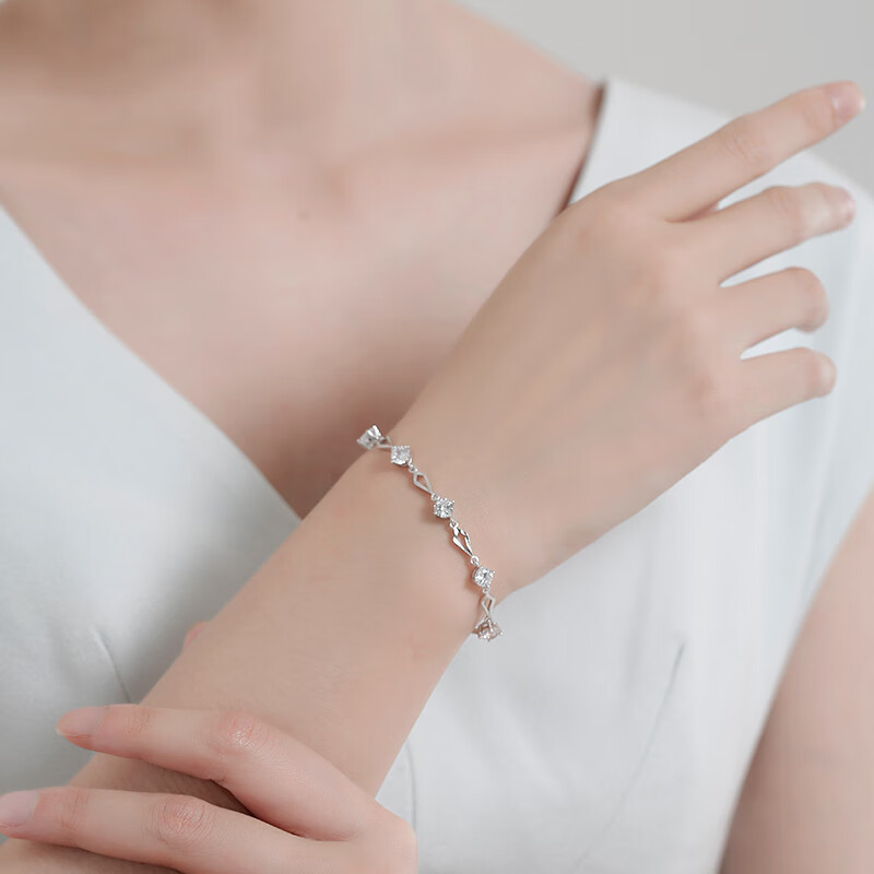 唯一 时尚简约银手链