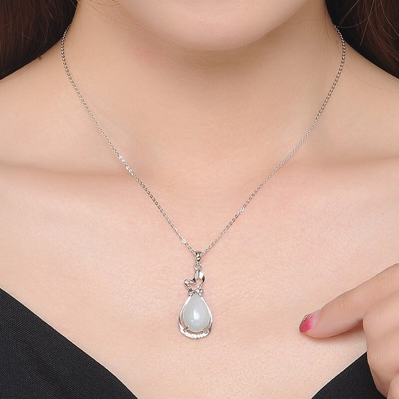 劳梭优雅福袋翡翠吊坠