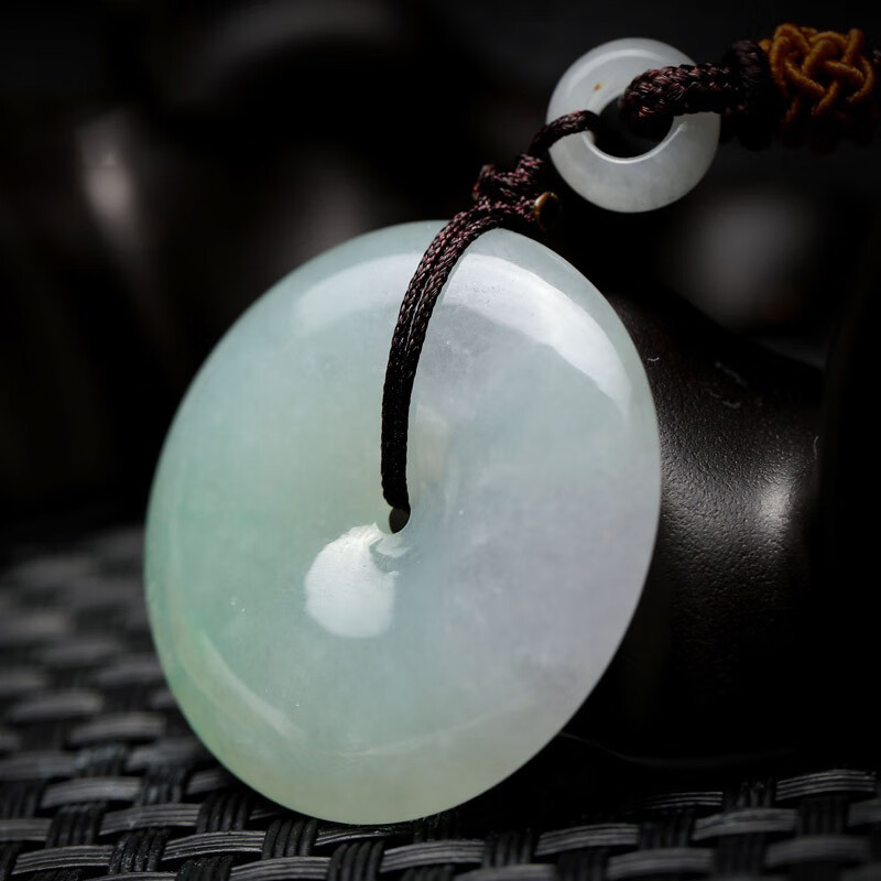 七彩云南 冰糯种翡翠吊坠