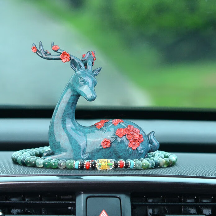 卡丽蒂 一鹿平安汽车摆件