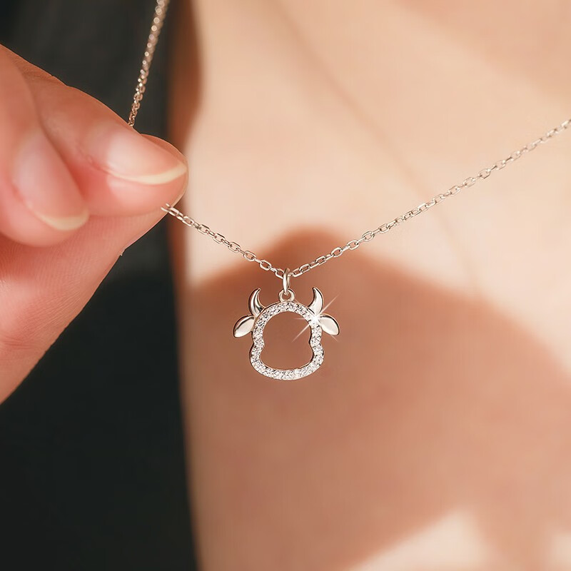 花影 萌牛吊坠镶钻项链