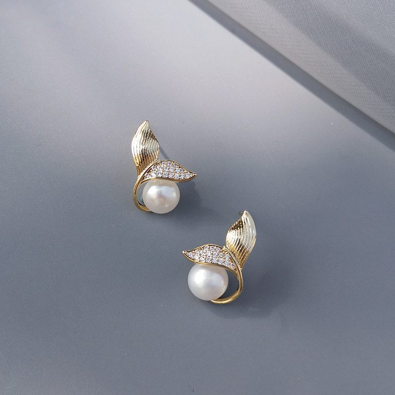 伊黛儿 鱼尾珍珠时尚耳饰