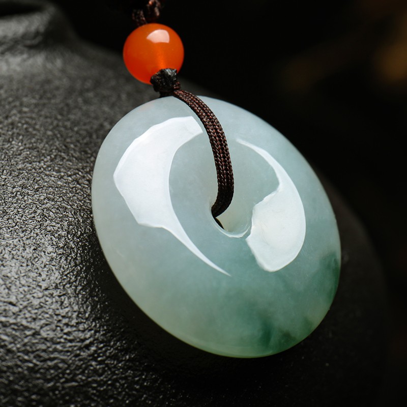 珍唯伊 飘绿翡翠吊坠