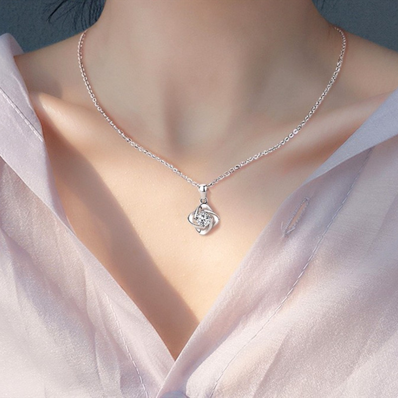 唯一四叶草时尚足银简约项链