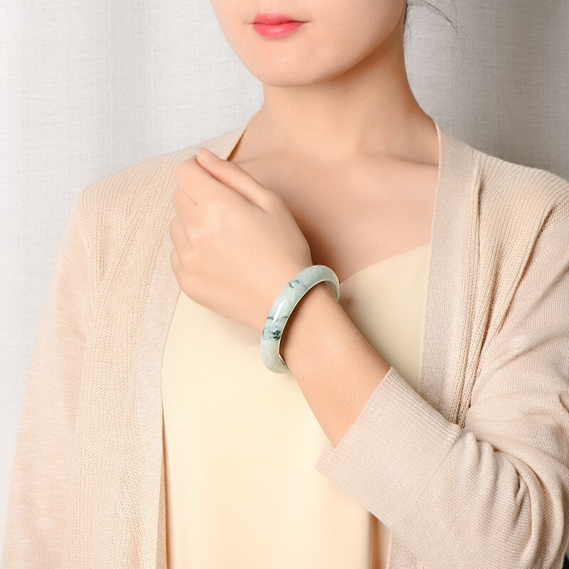 可玉可求 女士淡绿色玉石手镯