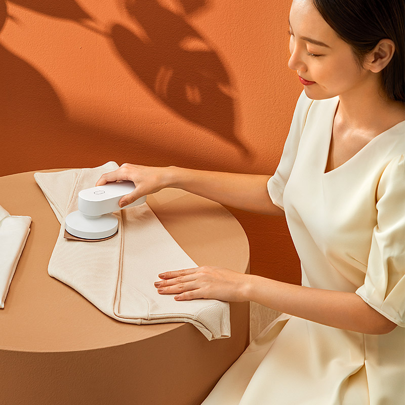 得体 象牙白电熨斗