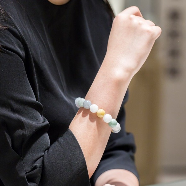 七彩云南 均匀色泽翡翠手镯