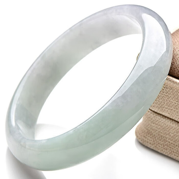 千载一玉 淡绿色飘花手镯