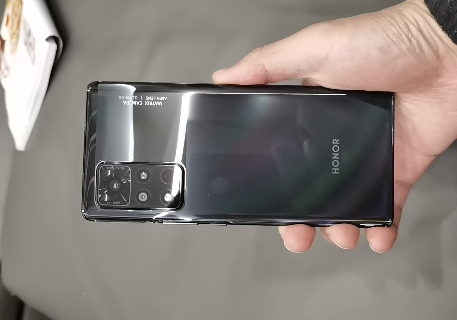 荣耀V40幻夜黑5G智能手机，非常高辨识度的手机
