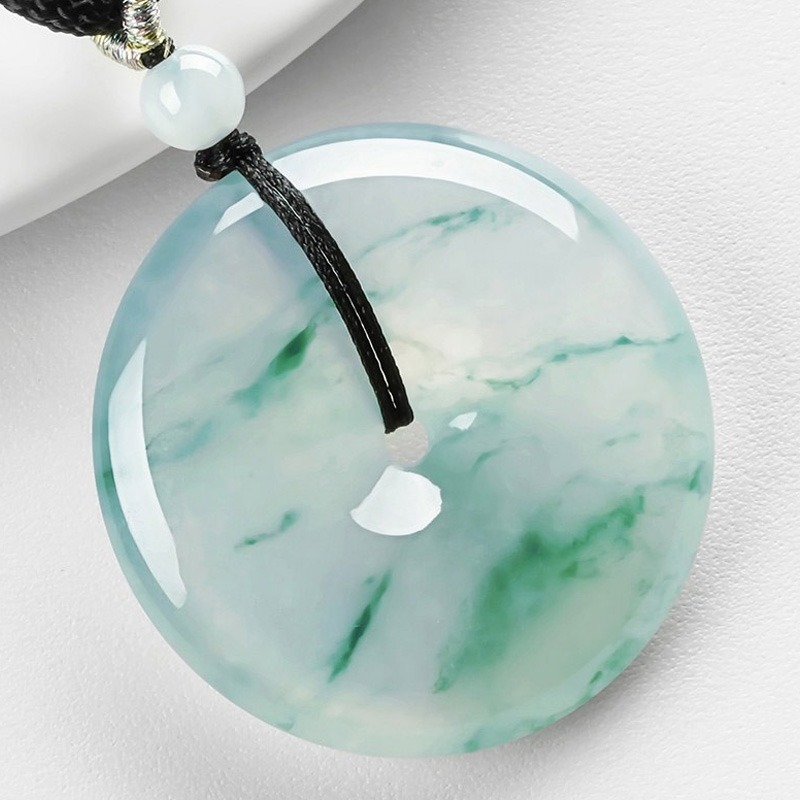 碧玉尊 水润动人 翡翠吊坠