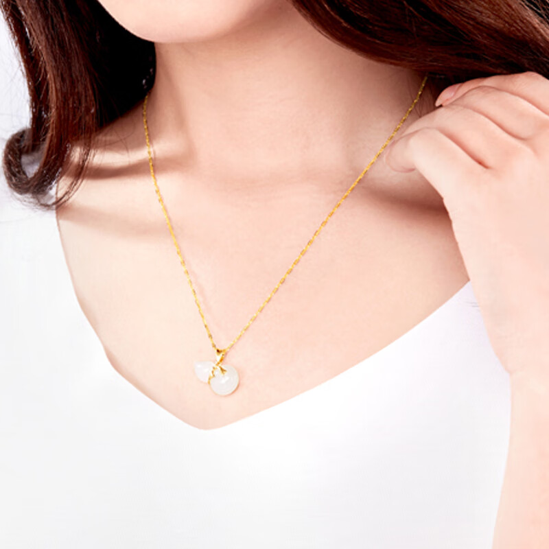 周大福 精致简约翡翠吊坠