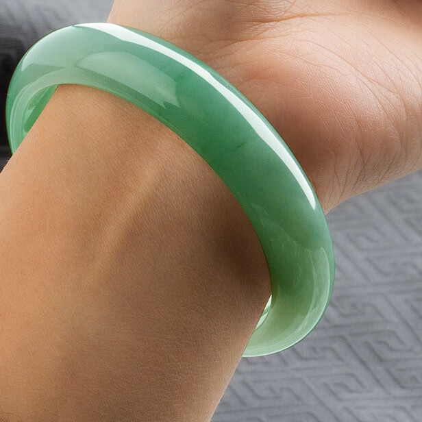 五花八门 天然翡翠玉手镯