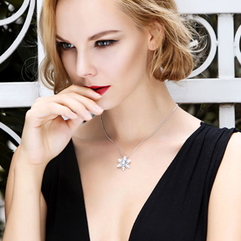 Eternelle 透亮项链