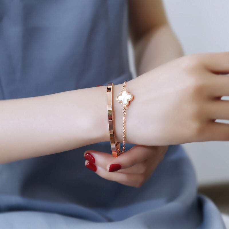 卓尼莎 四叶草彩金手链