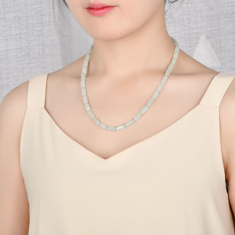 千载一玉 淡绿色翡翠吊坠