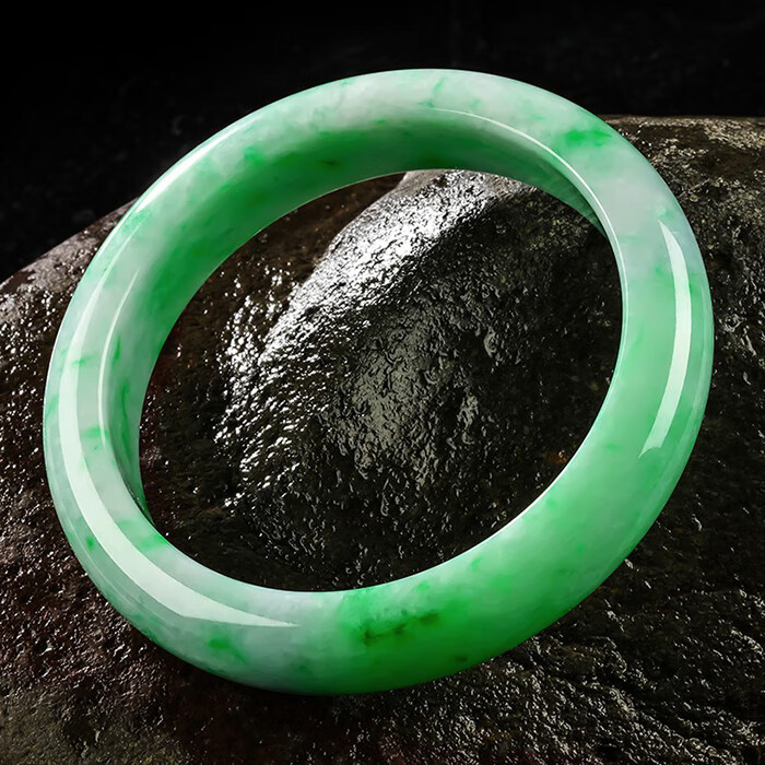 碧玉尊冰糯种满绿翡翠手镯