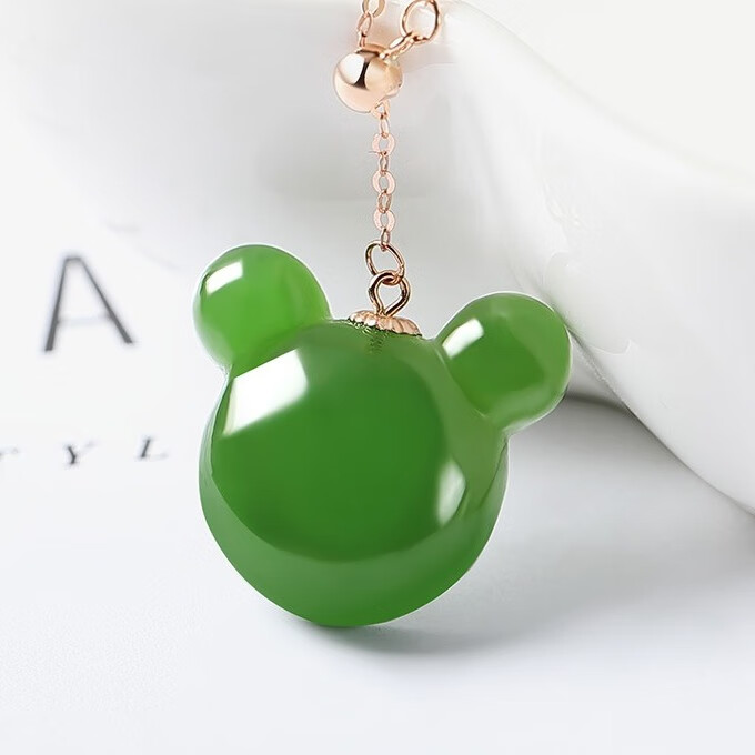 发源地 均匀色泽翡翠吊坠