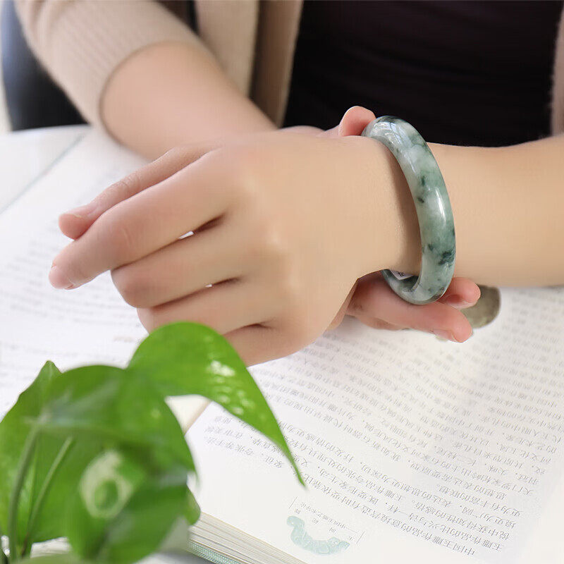 印象眸 弧度圆满 翡翠手镯