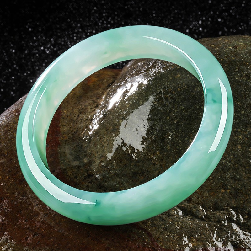 碧玉尊 浅绿色冰种翡翠手镯