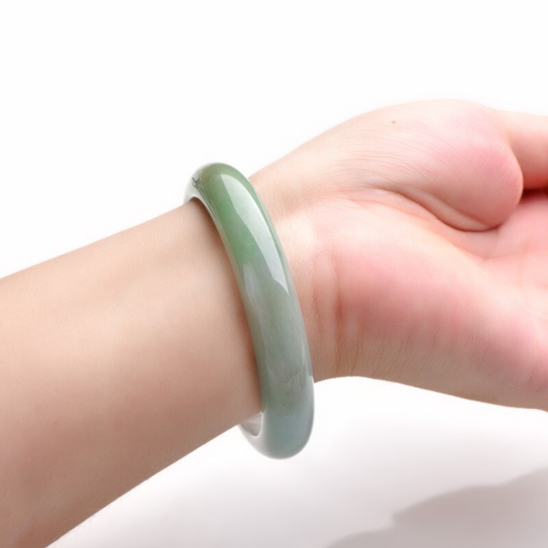 可玉可求 佩戴舒适翡翠手镯