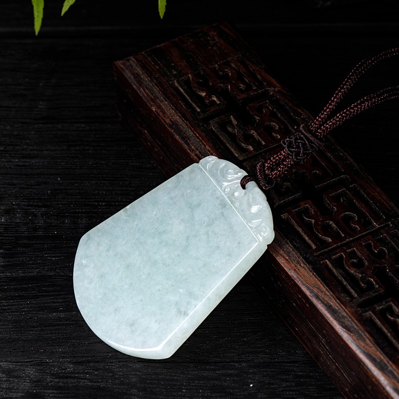 翡悦 无事牌翡翠吊坠