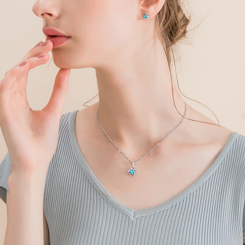 唯一蓝色四叶草足银时尚锁骨链
