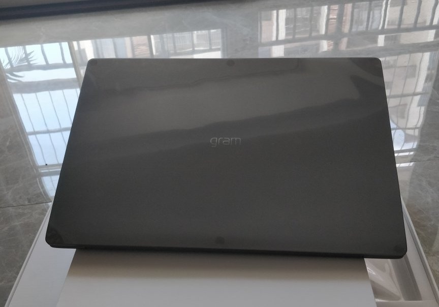 LG大屏幕轻薄设计师本，17英寸高性能电脑推荐