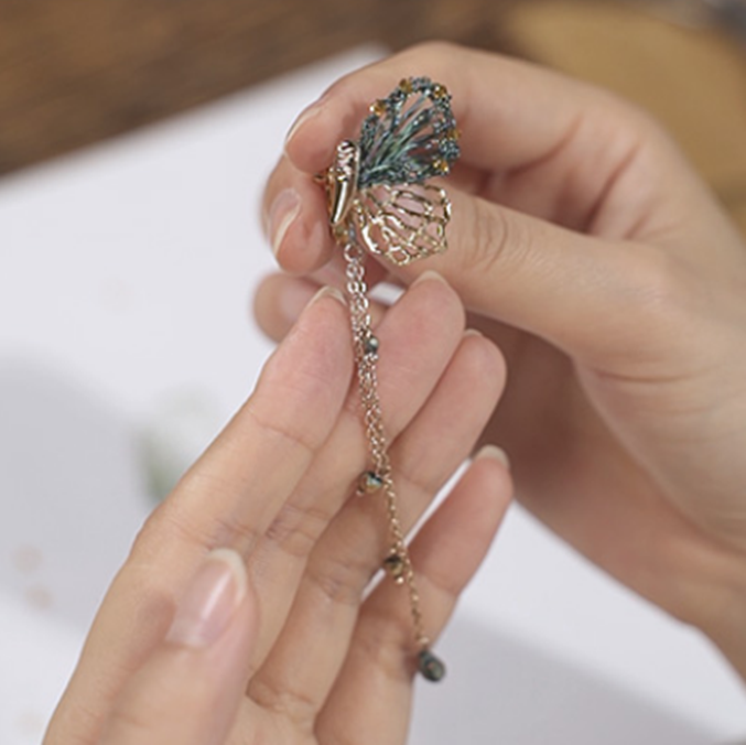 She's 蝶影微踪流苏耳饰