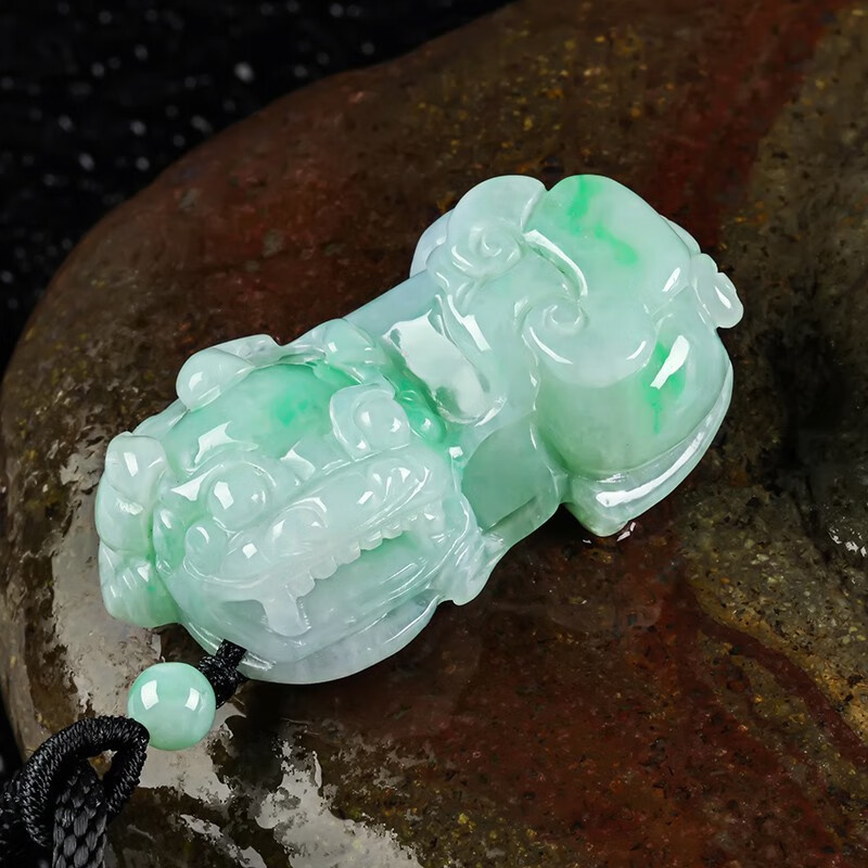 碧玉尊 貔貅翡翠吊坠