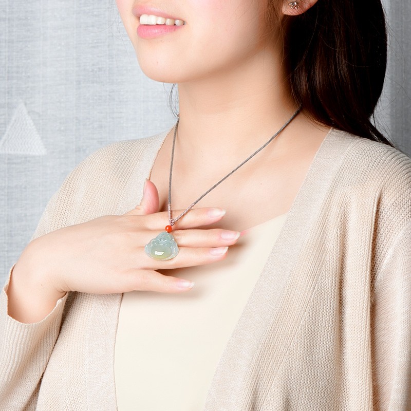 可玉可求 细腻柔和翡翠吊坠