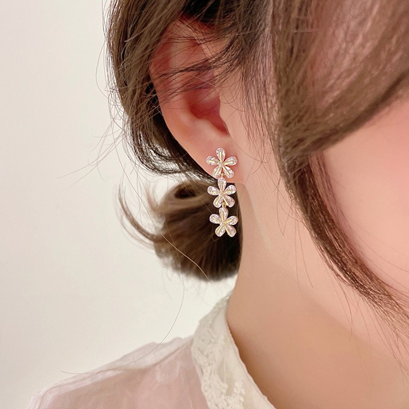 伊黛儿 水晶花朵闪钻耳环
