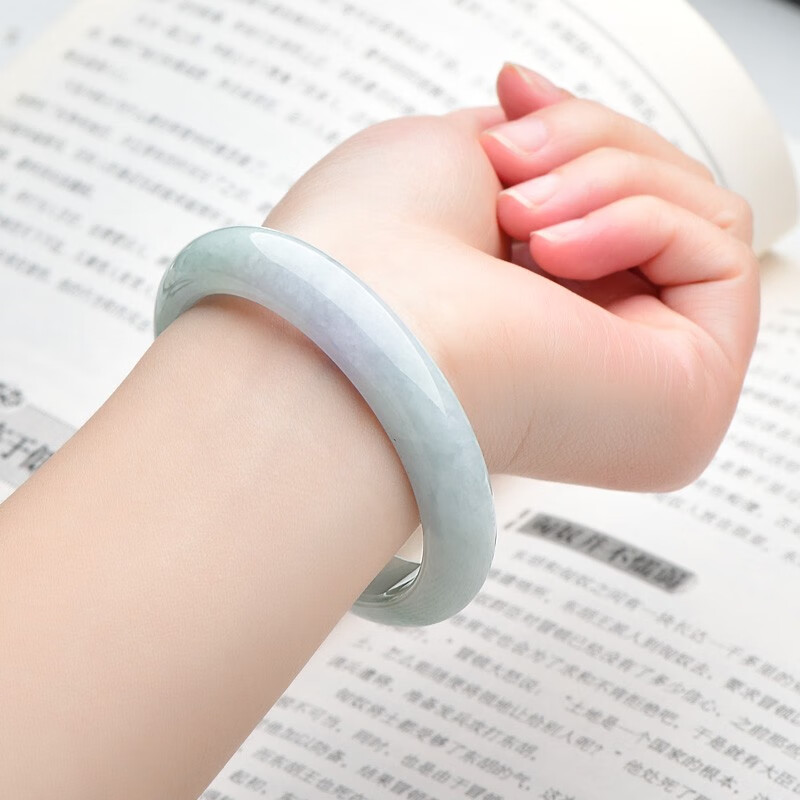 可玉可求 清润透亮 翡翠手镯