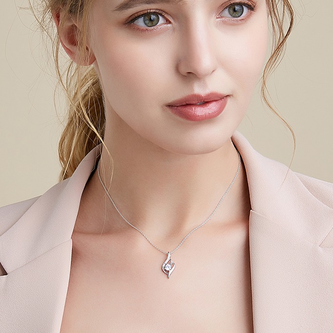 唯一镶锆石银项链