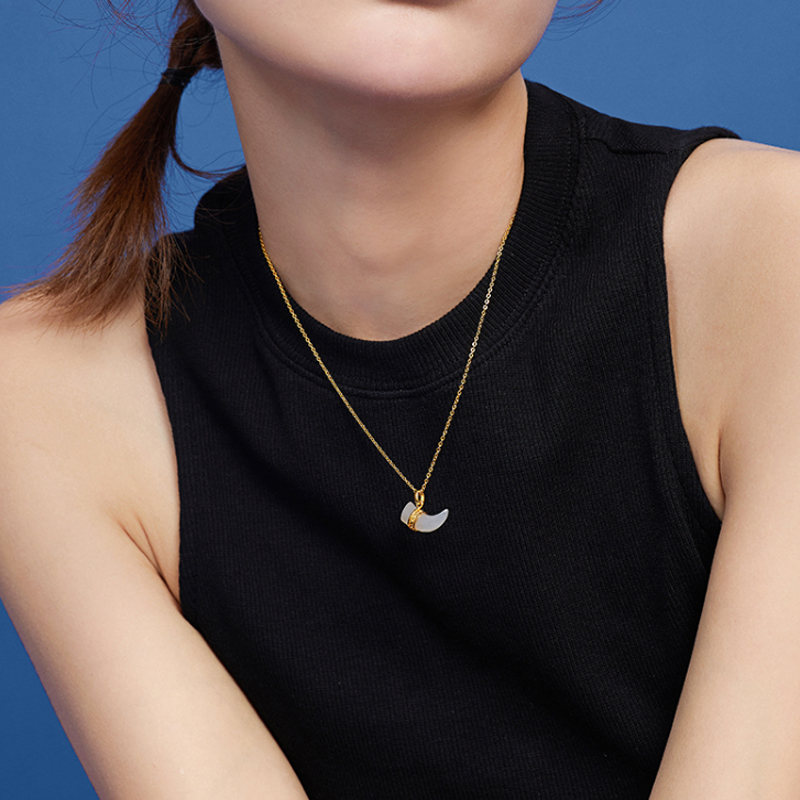 六福珠宝 牛角黄金翡翠吊坠